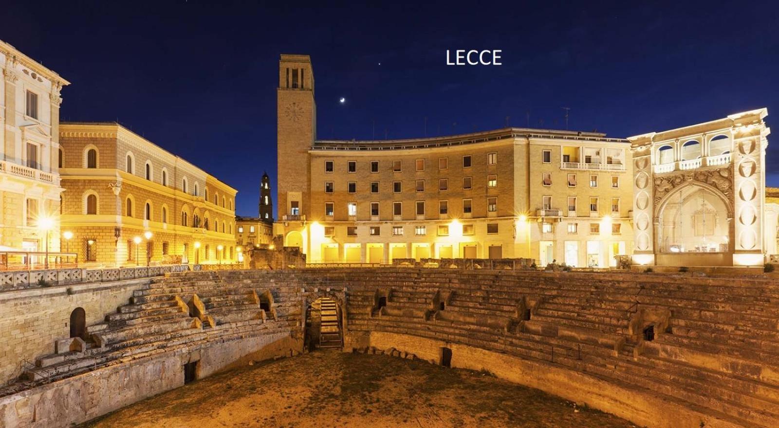 Dea Del Salento Apartment Lecce Bagian luar foto